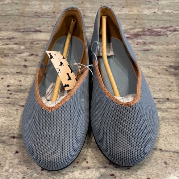 BRAND NEW Mysoft Womens Light Blue Flats with Tan Accent - Size 9.5 - Picture 6 of 8